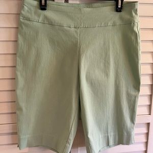 Ruby Rd Crop capri shorts size 10. Slip on